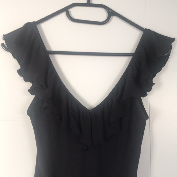 Black Ruffled V-neck Bodysuit | Aritizia | small - Picture 3 of 9